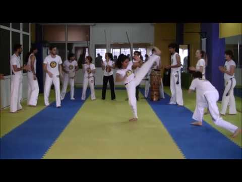 Capoeira: Müzik, dans, akrobasi ve savunma