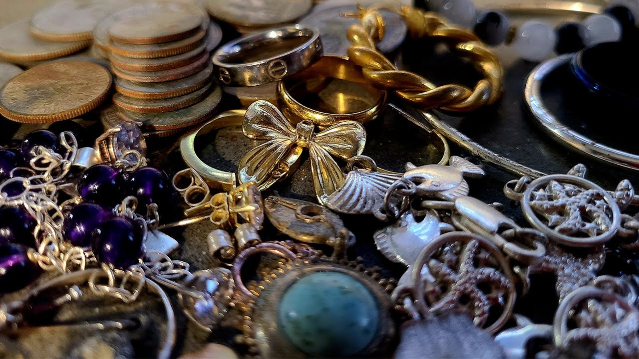 HUGE PILE of LOST JEWELRY Found Metal Detecting At South Carolina Beach ...