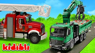Juguete Camión Volquete en Llamas! 🔥 Camión de Bomberos al Rescate | Video para Niños | Kidibli