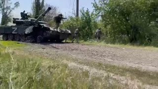Уникальные кадры боя на войне в Украине. Подрыв российского танка