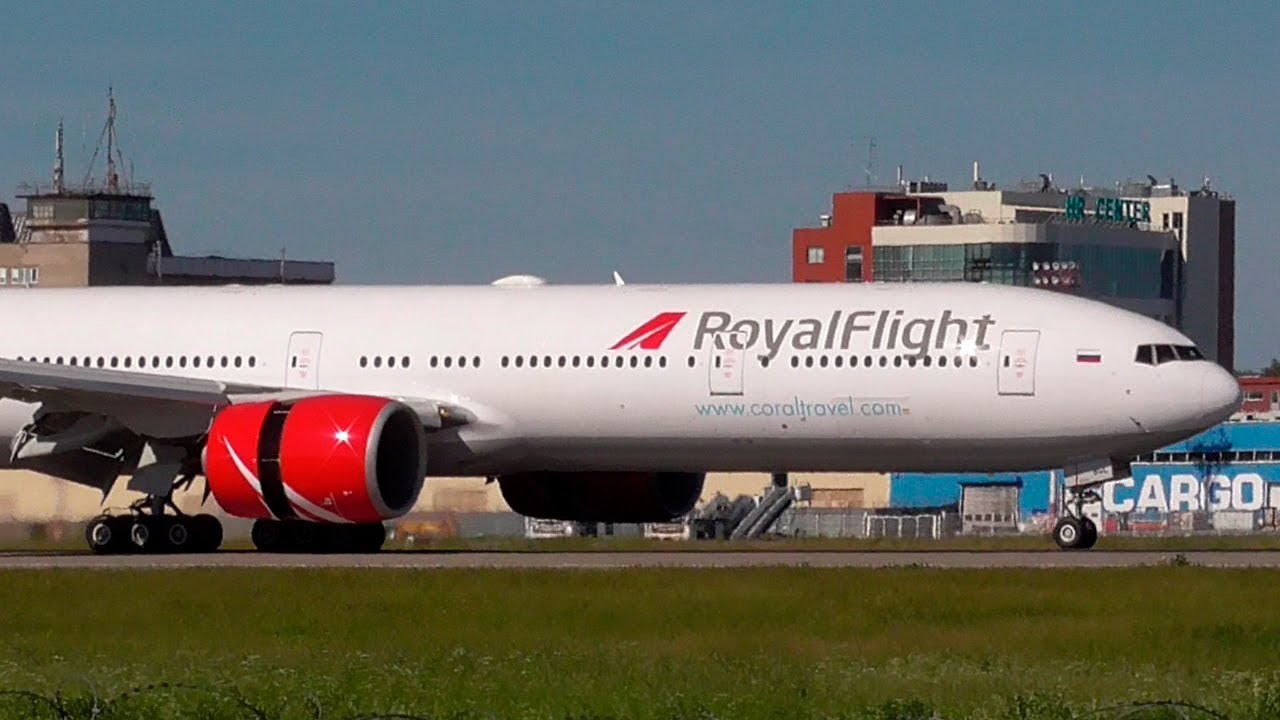 ✈Первый Боинг 777 для авиакомпании "Royal Flight" прибыл в Домодедово