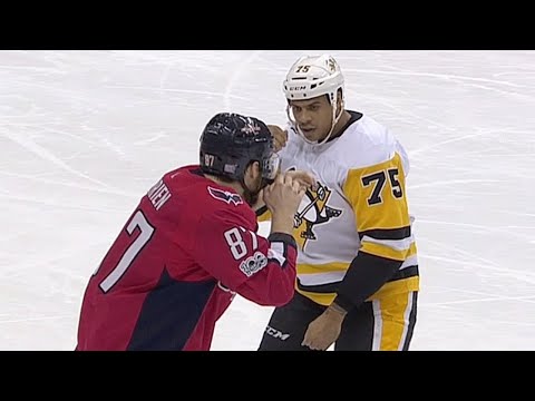 Penguins' Ryan Reaves rains down haymakers on Capitals' Liam O’Brien