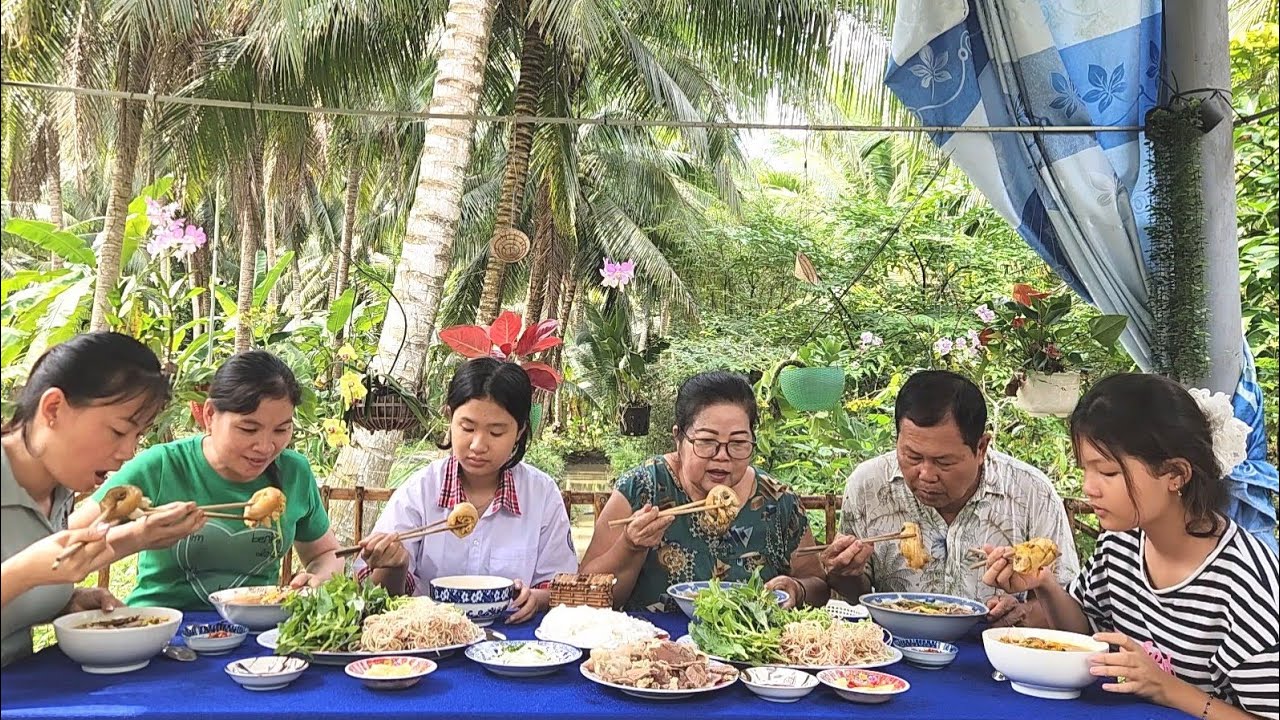 Thấy Phát Thèm với Món Bún Bò Giò Heo Làm Một Lần Ăn Cho Đã | TKQ & Family T2255