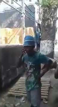 Story WA lucu HP nya beneran di banting