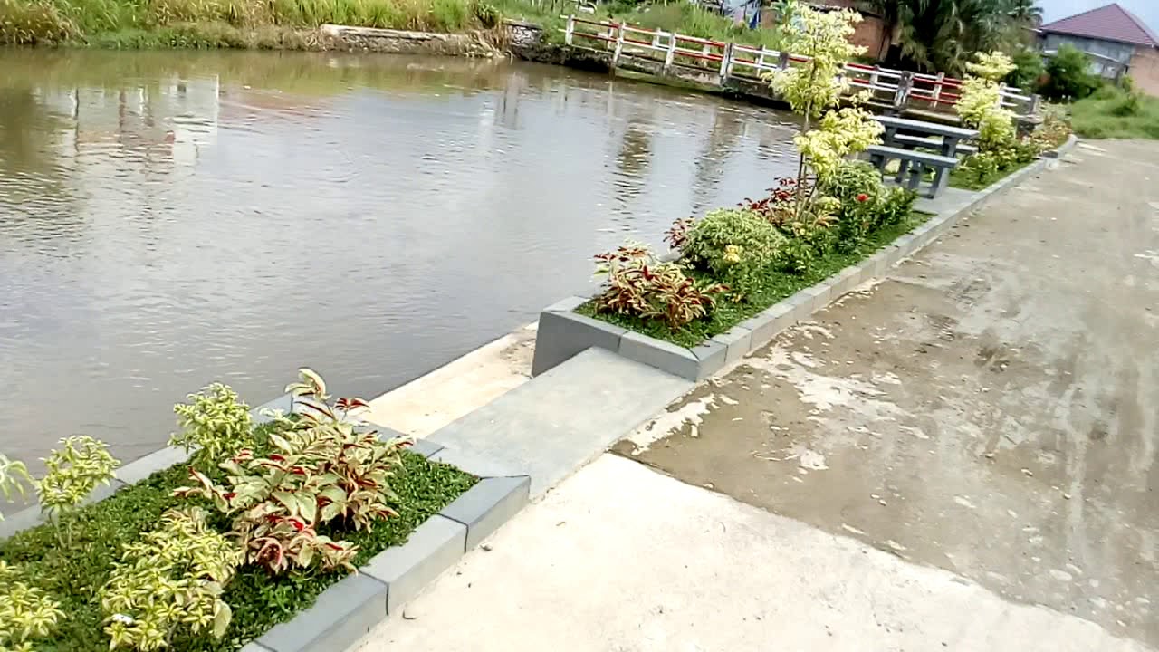 Cara Menata Taman Pinggir Kalitomo Tmn