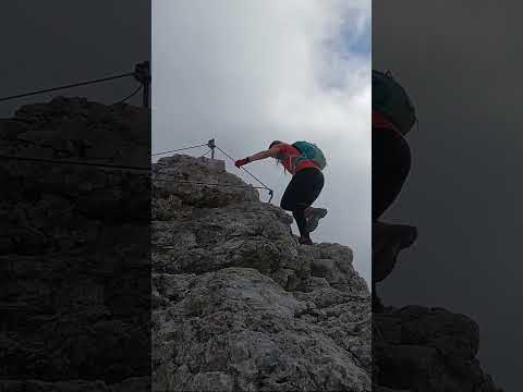 Kurze Wanderung vom Sass Pordoi zum Piz Boè #bergsteigen #dolomites