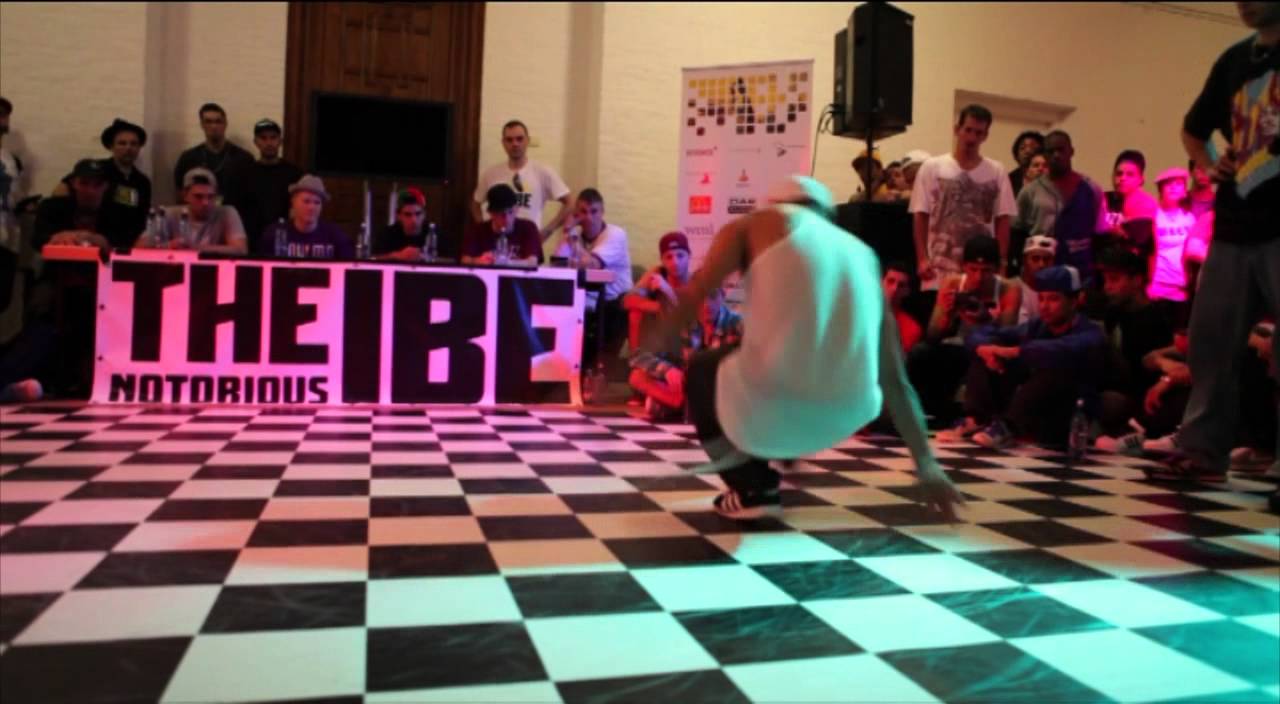 Footwork battle Semi Final 2 [IBE 2011] - Profo vs. Intact - YouTube