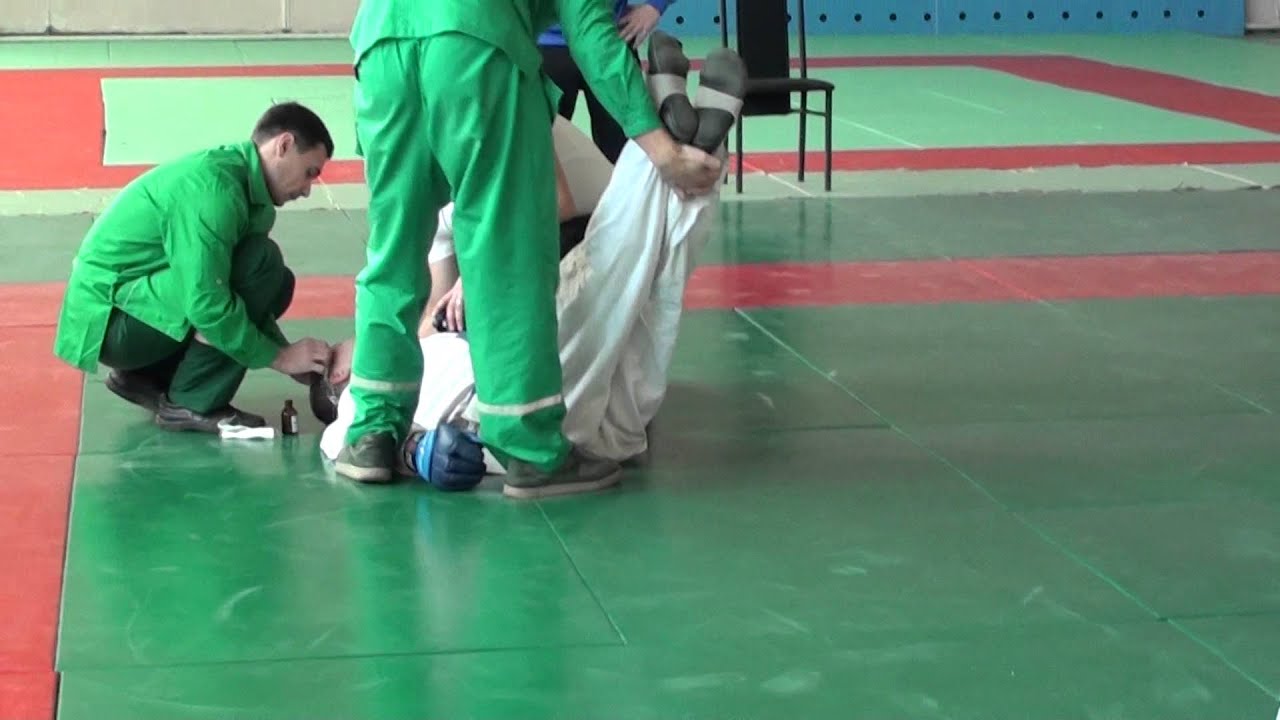 Заур Исаев нокаут армейский руккопашный бой - YouTube