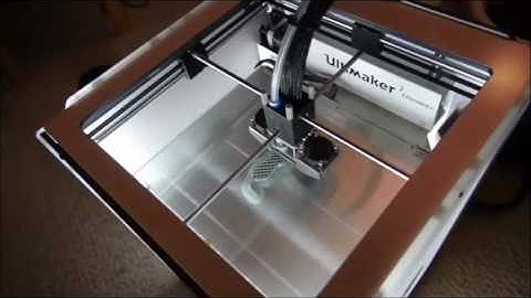 Ultimaker 2 extended+ 3D printer, prints time lapse video