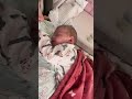 يحب الطفل الرضاعة الطبيعية والنوم