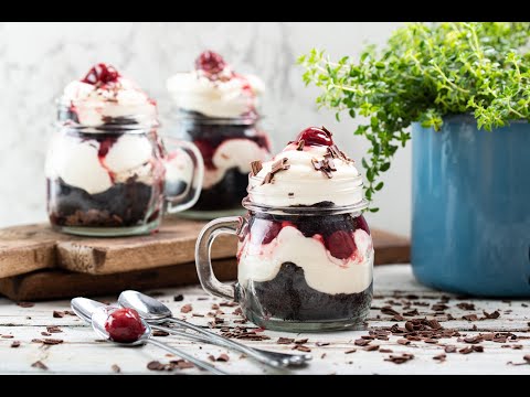 עוגה אישית בסגנון היער השחור של השף תום פרנץ קונסטרוקטה באה לאפות 