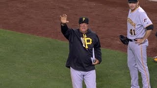PIT@LAD: Hurdle chases umpires after walk-off loss