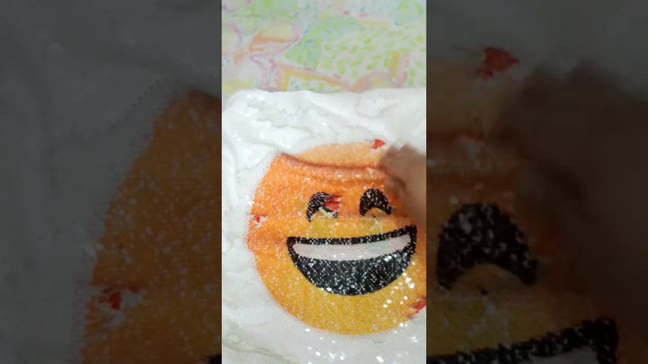 Cojin magico de emoji en color blanco. Emoji pillow Emoji Cushion magic sequin