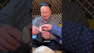 羊尾油羊肝配上韭菜花辣酱 做个草原三明治 味道没治了#内蒙美好推荐官 #草原美食 #羊尾油 #牧区生活 by 巴达拉 1,227 views 1 year ago 2 minutes, 20 seconds