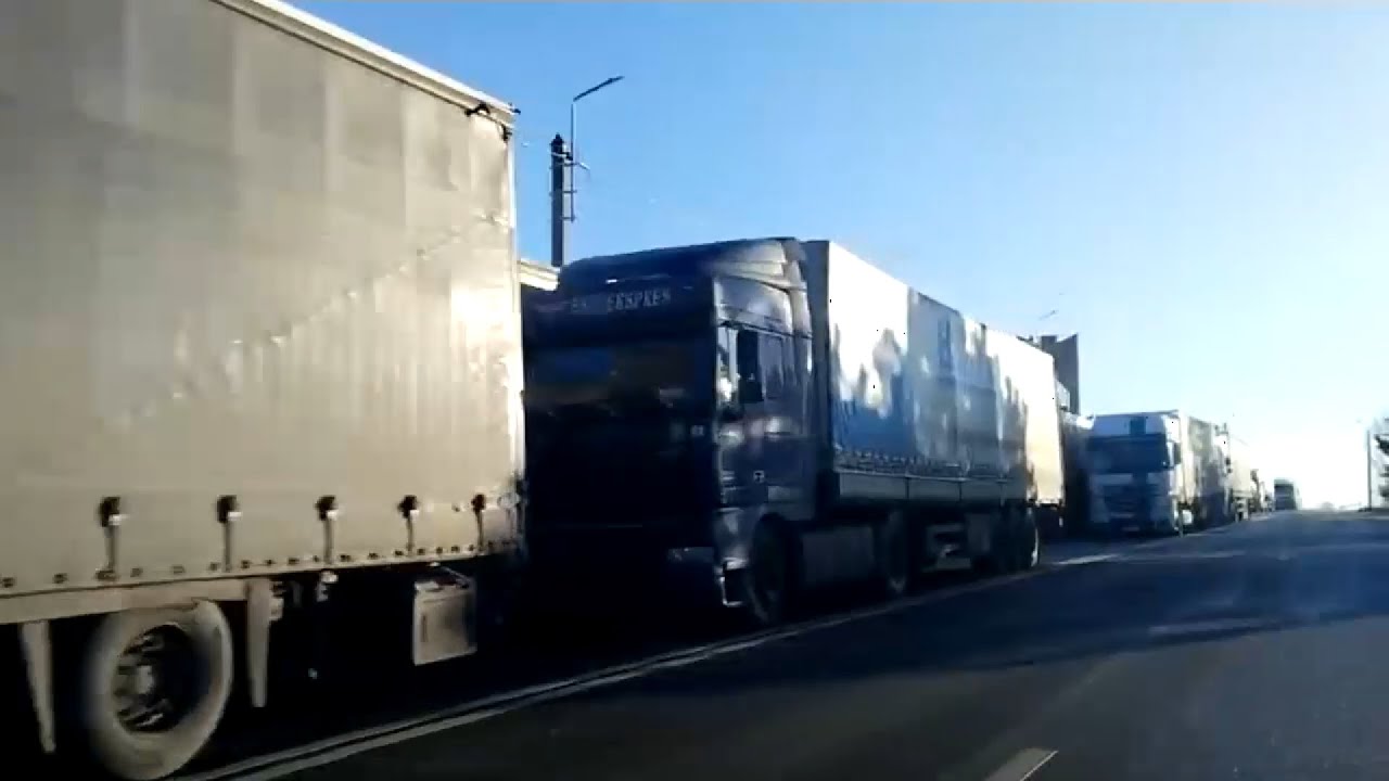 Coadă de camioane pe 20 de kilometri, la Vama Siret. Timpii de așteptare ajung și la 15 ore