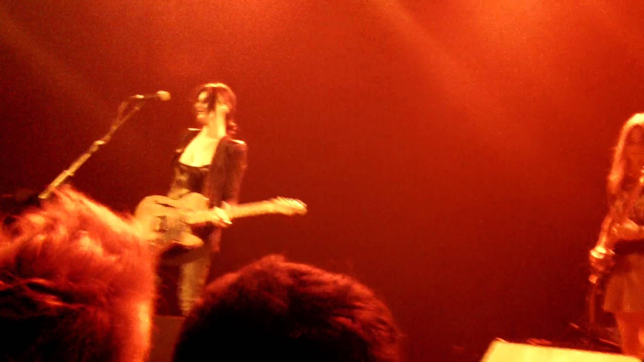 Uh Huh Her Live in Montreal "Intro" "Marstorm" 14/10/11