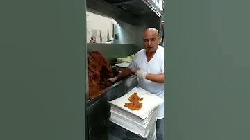 اوستا علي اشهر بائع كفتة في اسطنبول 