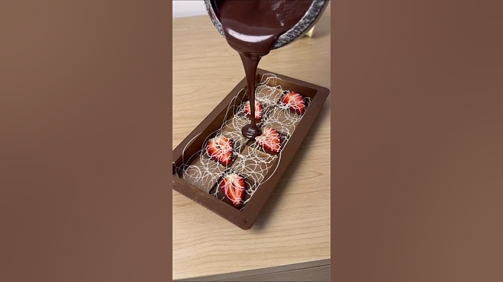 شوكولا بحشوة غزل البنات ؟؟😍 #dessertbar #chocolatebar #dubai_chocolate #filling #recipe شوكولا دبي