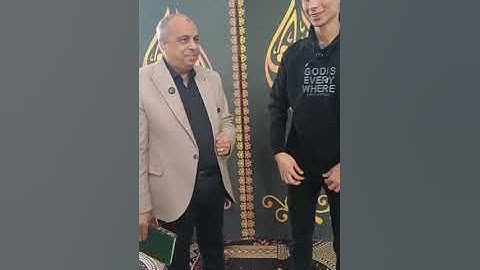 طالب بكلية طب يحفظ القران الكريم برقم الايه ورقم الصفحة وموضعها فى المصحف