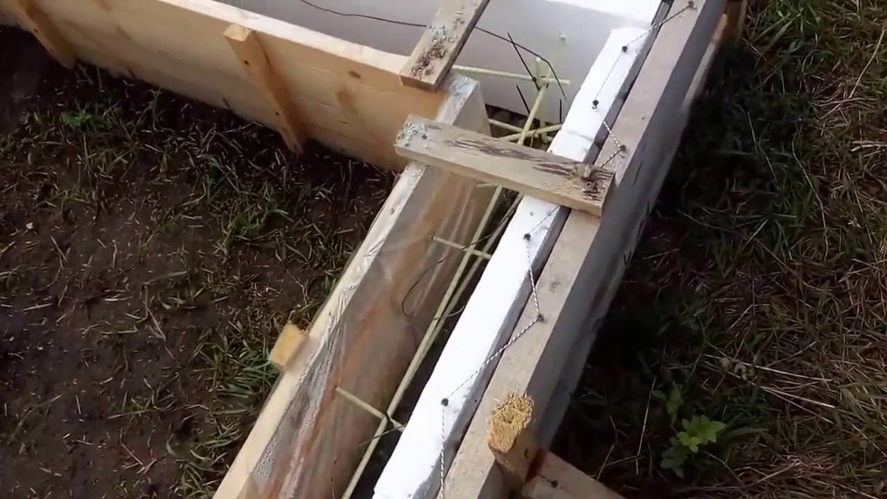 5. Установка опалубки для ленточного незаглубленного фундамента под каркасную баню