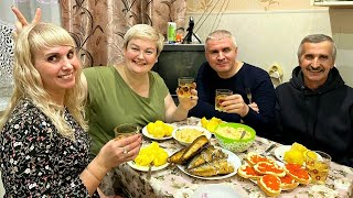 видео: Мукбанг ПИРУЕМ и немного ПРИБУХИВАЕМ) в гостях в Наташи! Стол ЛОМИТСЯ, ОТПРАЗДНОВАЛИ почти Новый Год картинка: Мукбанг ПИРУЕМ и немного ПРИБУХИВАЕМ) в гостях в Наташи! Стол ЛОМИТСЯ, ОТПРАЗДНОВАЛИ почти Новый Год