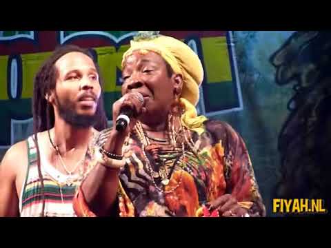 Video: Valor neto de Rita Marley: Wiki, casado, familia, boda, salario, hermanos