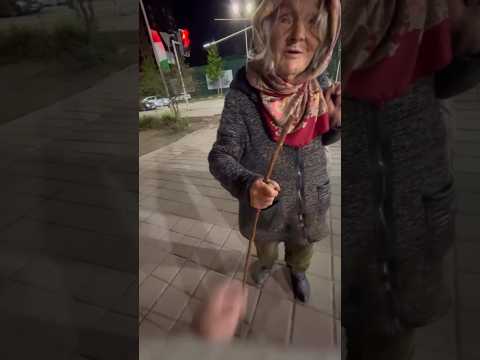 Бездомная Русская бабушка