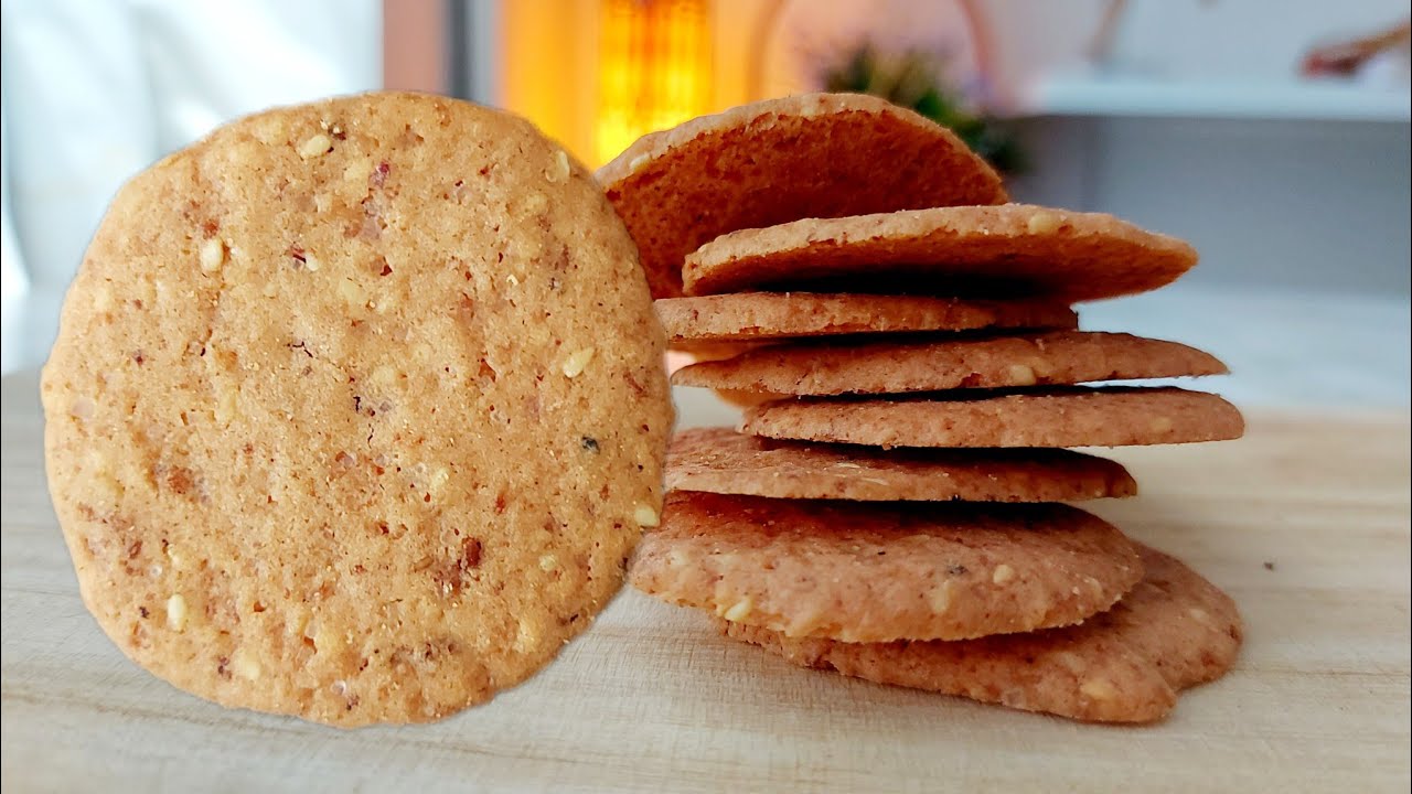 Savory Chicken Biscuit Kai Zai Paeng (鸡仔饼)