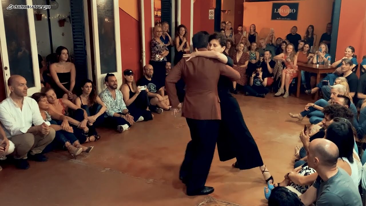 Mariela Sambetband & Guille Peque Barrionuevo con El Cachivache Tango Buscandote