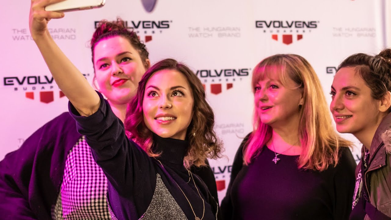 Evolvens x Laura Órabemutató