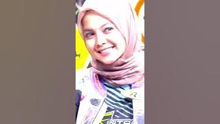 Walaupun hanya gigi palsu, setidaknya senyummu tidak palsu.