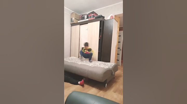 если чё он рукой открыл шкаф