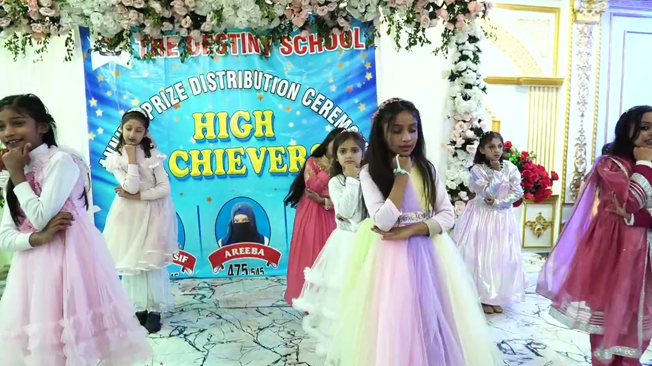 Class Two Main Choti si ik larki ho