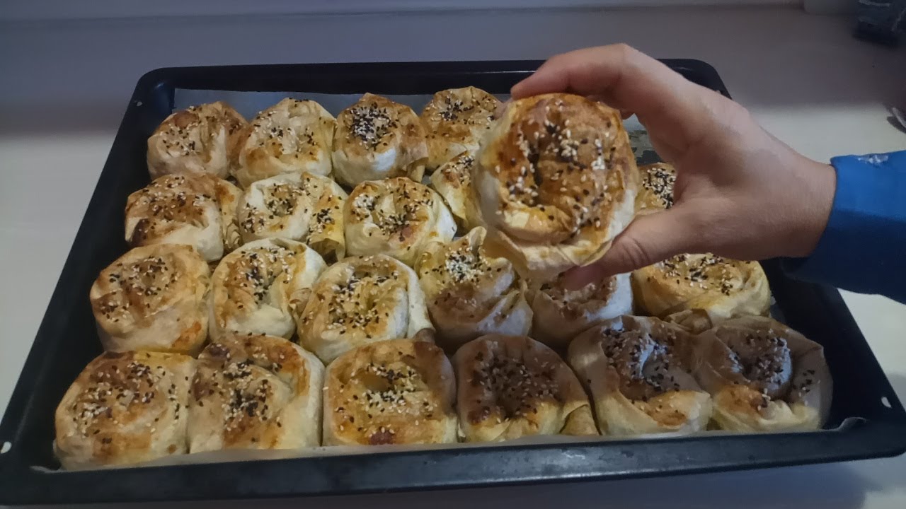 Hazır Yufkadan Çıtır Çıtır Çok Kolay Pırasalı Gül Böreği Tarifi