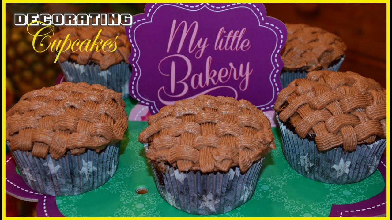 HOW TO PIPE A BASKET WEAVE STYLE ON A CUPCAKE BASKET WEAVE CUPCAKES YouTube