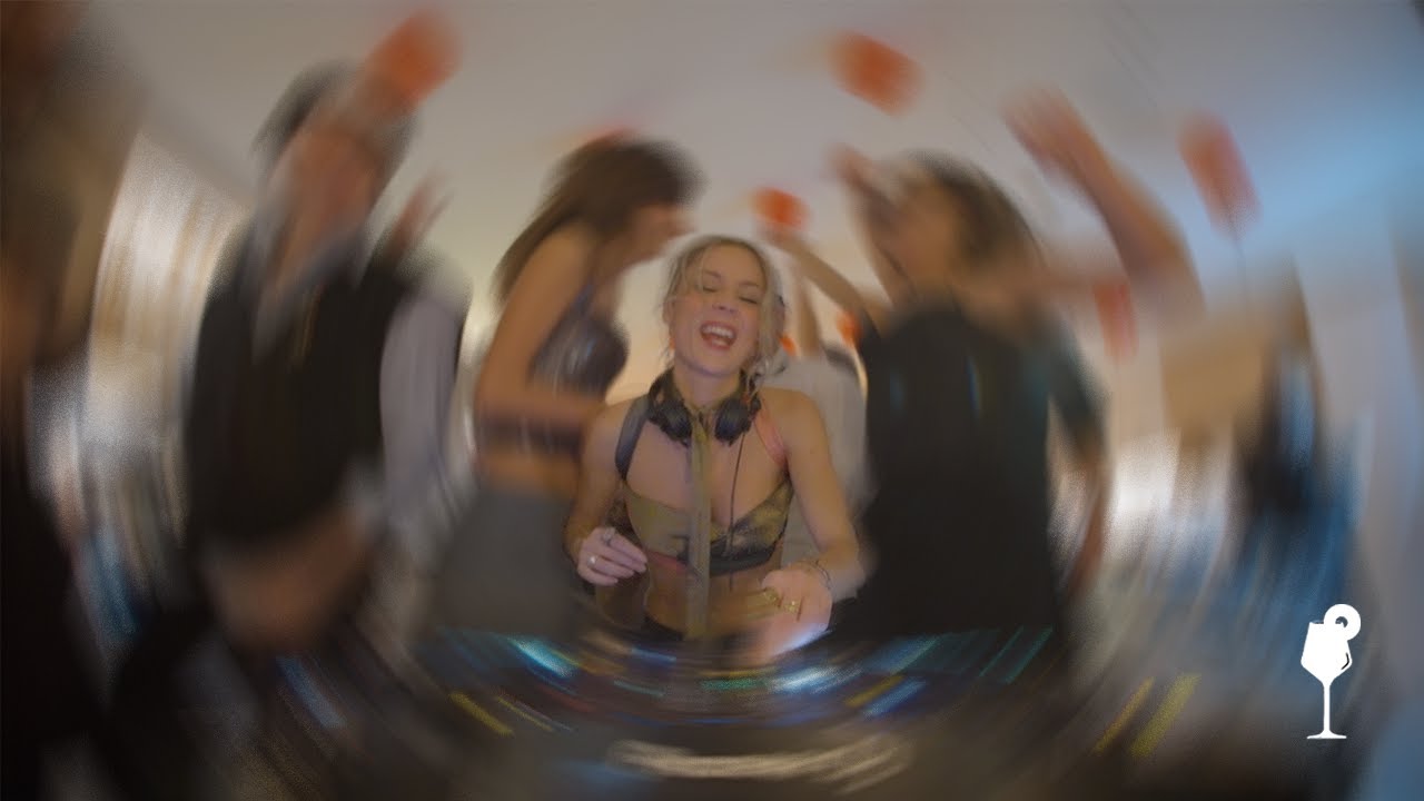 DISCOTIVO VOL.4 | A BOUNCY HOUSE MIX IN A SUBURBAN HOME