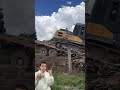 Excavadora sube a camión sin rampa usando técnica precisa #maquinaria #habilidad