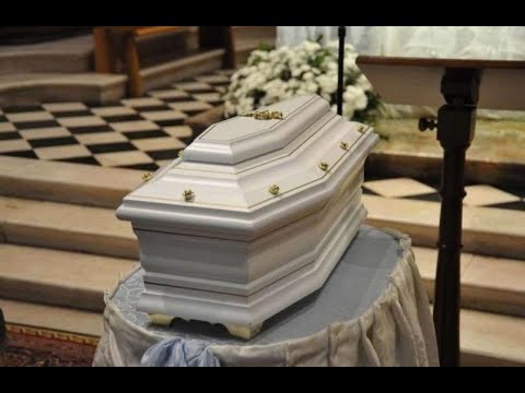 Video: Una Bambina Di Tre Anni è Stata Resuscitata Al Suo Funerale - Visualizzazione Alternativa