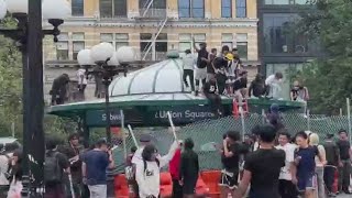 Massive, unruly crowd gathers in Union Square