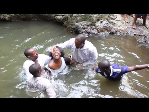 Video: Maji Matakatifu. Utakaso Wa Maji Kwa Epiphany