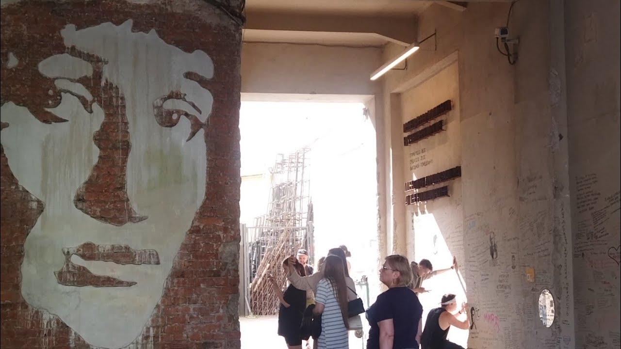 Дворик Анны Ахматовой в Санкт-Петербурге - YouTube