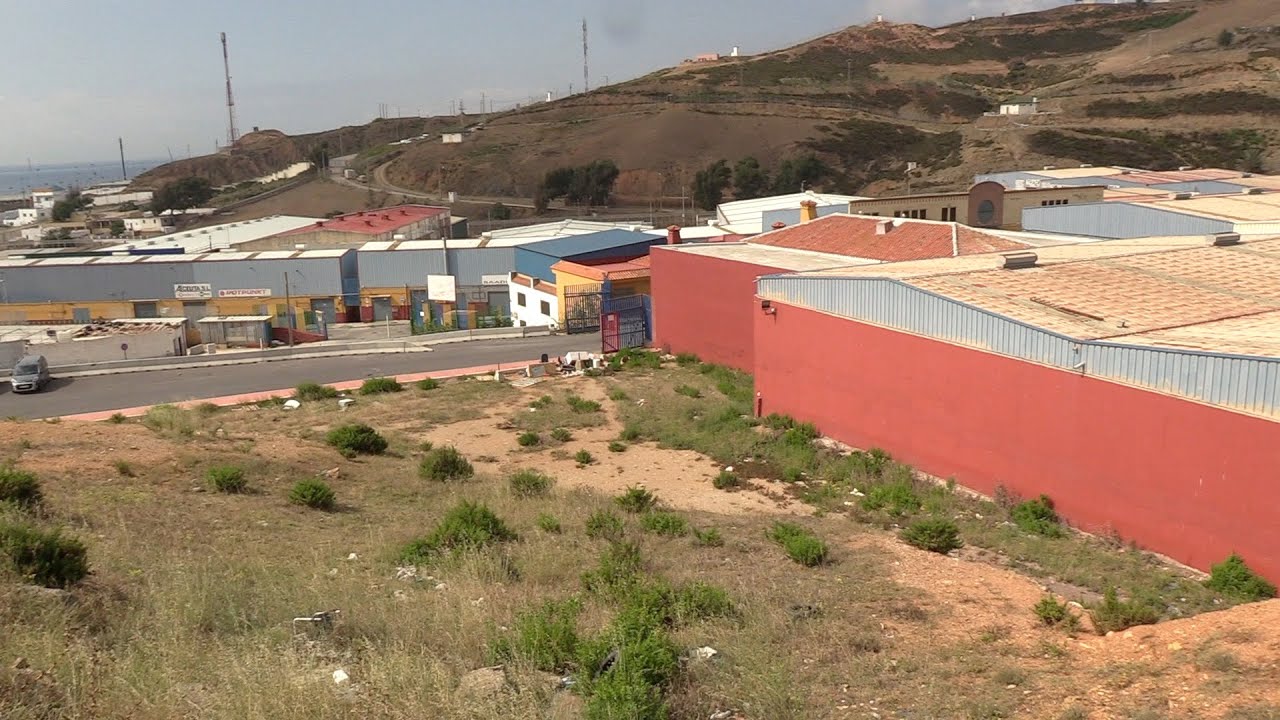 El polígono del Tarajal se reinventa para sobrevivir