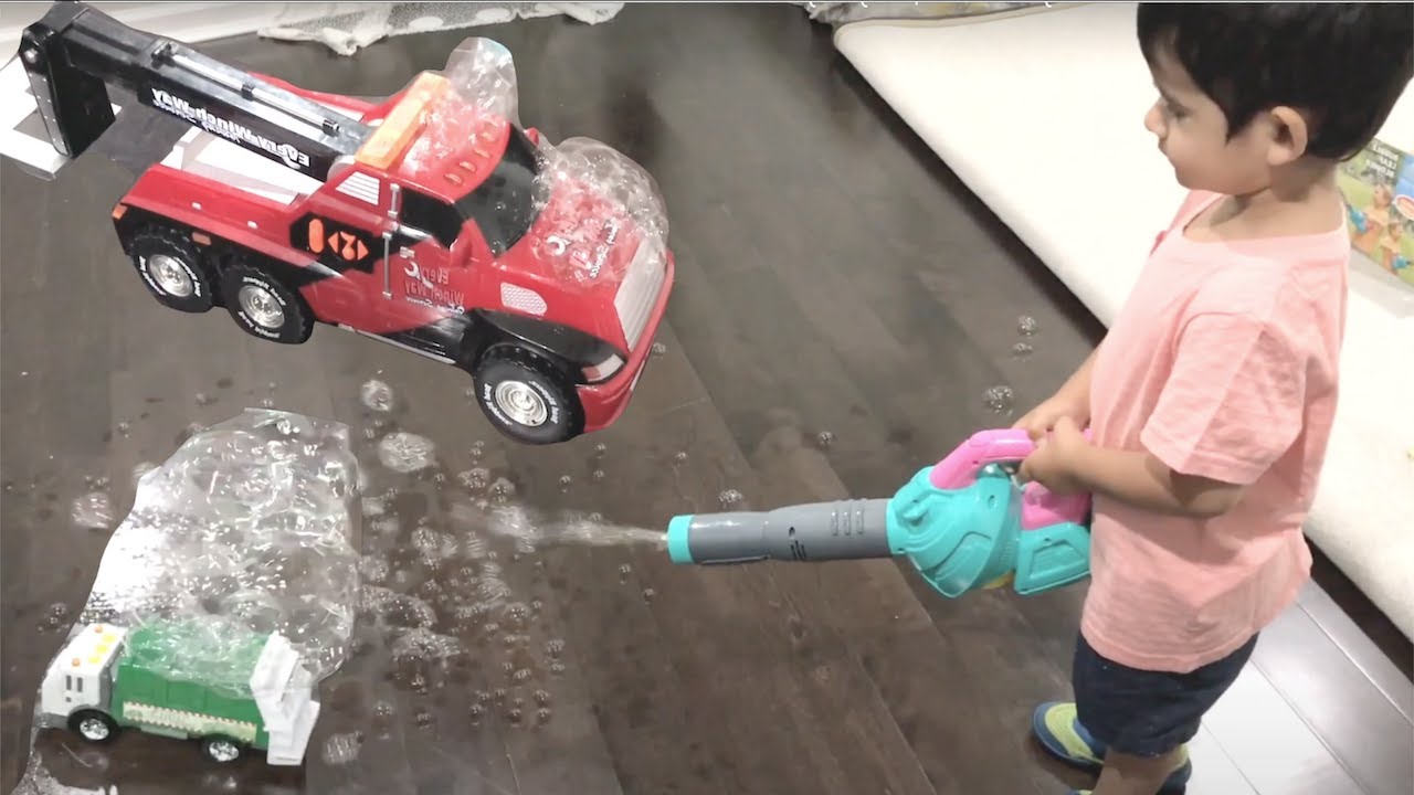 TOY LEAF BLOWER That Really Blows Air| Unboxing Play Day Bubble Leaf Blower