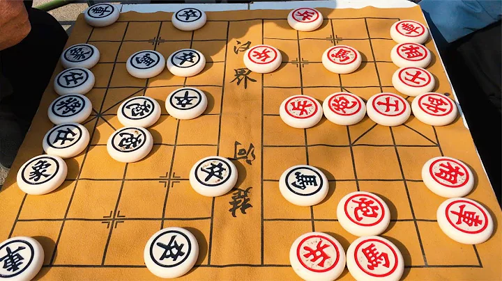 公園老大爺智斗象棋高手，殘局進攻一個比一個兇悍，都得真激烈啊 - 天天要聞