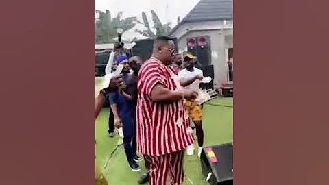 Cubana Chief priest spray money at The biggest and most flamboyant burial ceremony in whole Africa.