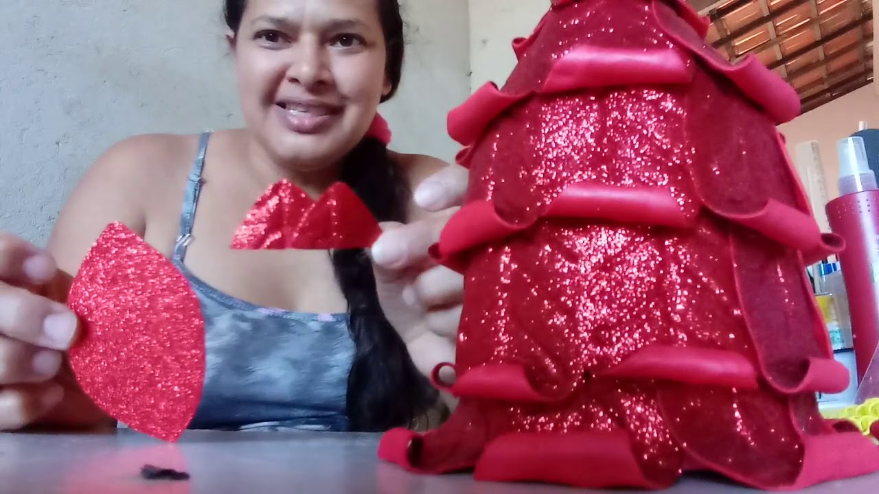 boneca vestida com garrafa pet e eva.