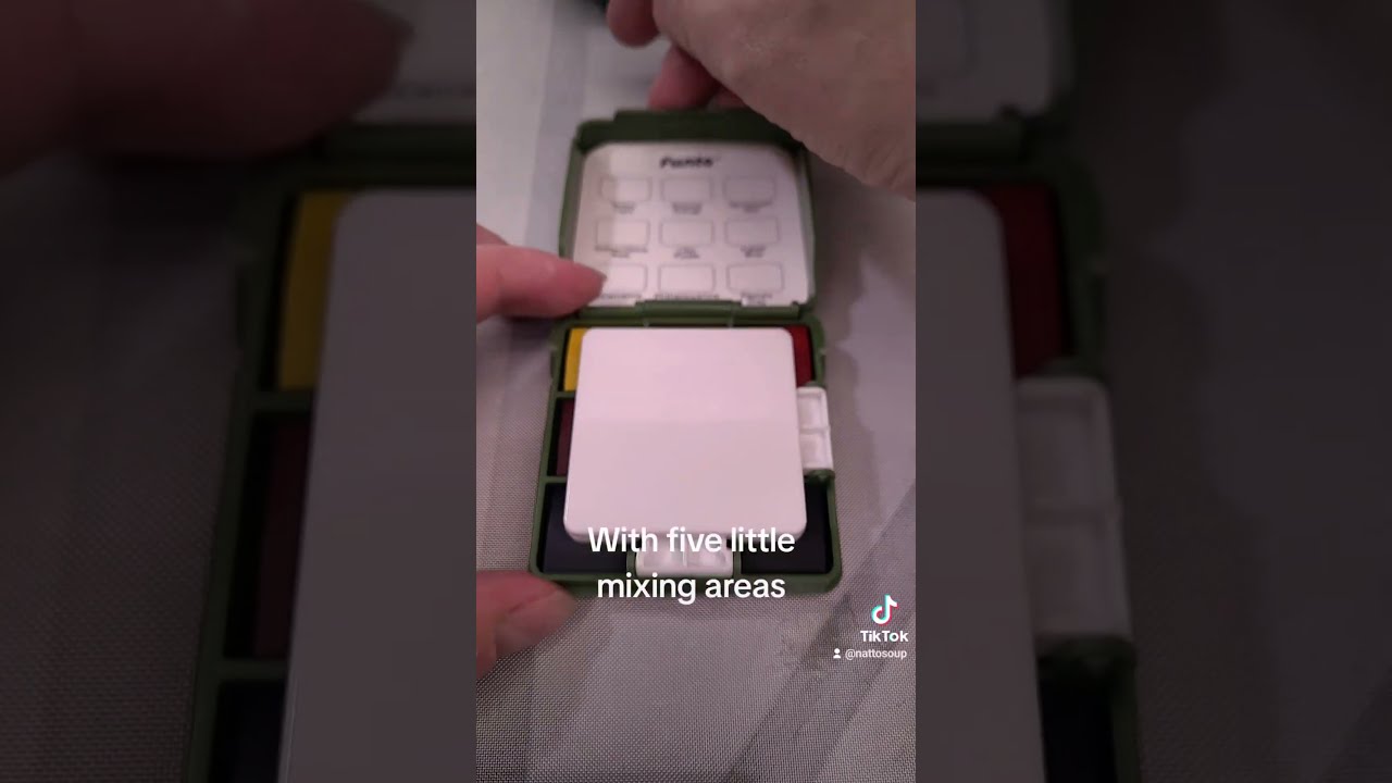 This Itty Bitty Watercolor Palette Its So Tiny And Compact Watercolorpainting Watercolorart