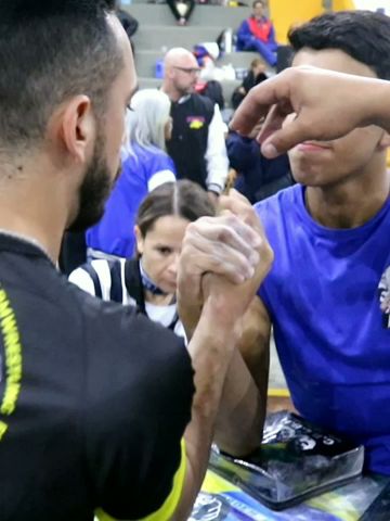 Arnold toproll Arm Wrestling