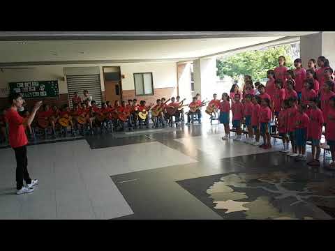 正義國小吉他+合唱團表演。月亮代表我的心，大手拉小手20170923