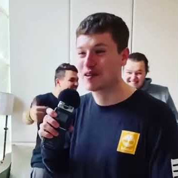 D-low haciendo referencia a Tomazacre!